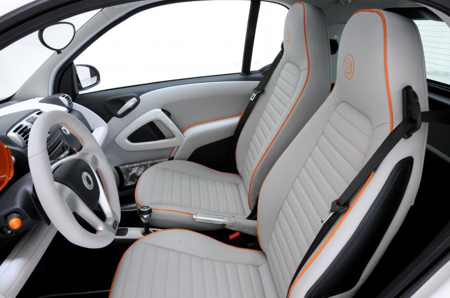 Интерьер Smart ForTwo Tailor Made by Brabus 2009 года  (фото 6 из 15)